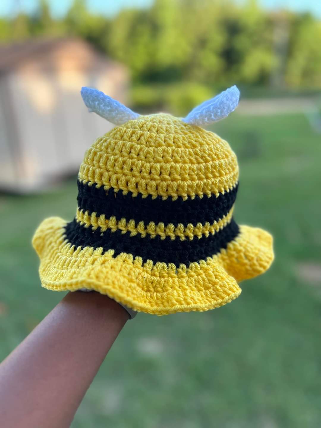 BUMBLE BEE